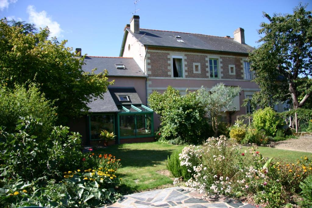 Chambres D'Hotes Du Chalet De Caharet Pipriac Exterior foto